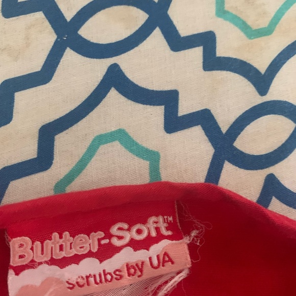 Scrub top - Picture 7 of 9